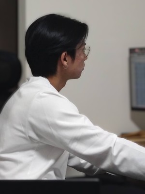 チチの背中