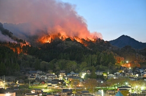 大雨とか降らないと収まらないのでは？