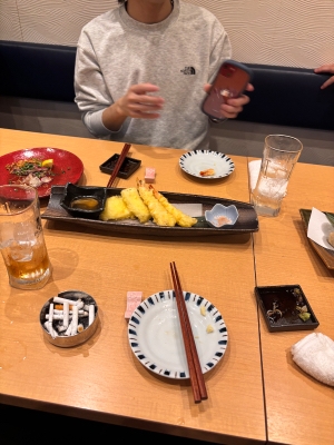 スタッフみんなで居酒屋へ🍻🍺