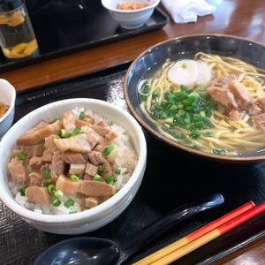何歳くらいの人が働いていますか？