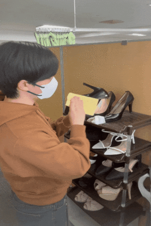 今日は事務所を掃除中