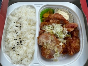 なるとの油淋鶏弁当たまに食べたいな