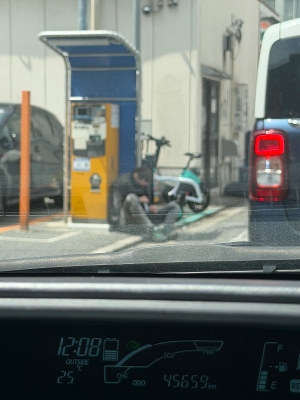 駐車場で人生を考えた！！12時08分！！