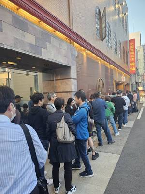 行列できてます！　行列のできる超人気店が正解です☆